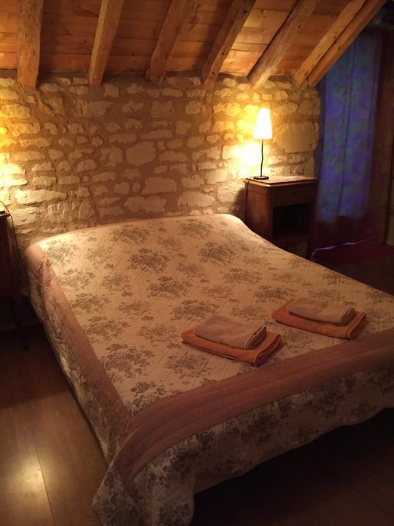 ホテル Les Caves Ambillou-Château エクステリア 写真