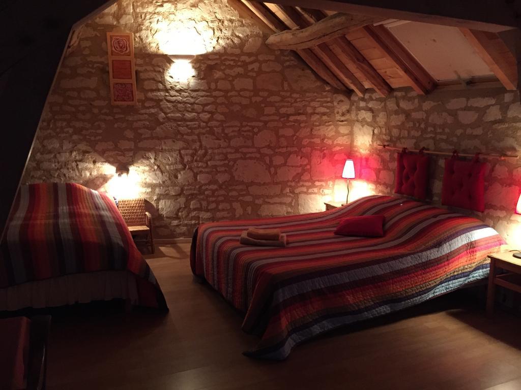 ホテル Les Caves Ambillou-Château エクステリア 写真