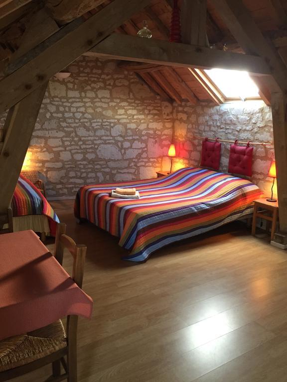 ホテル Les Caves Ambillou-Château エクステリア 写真