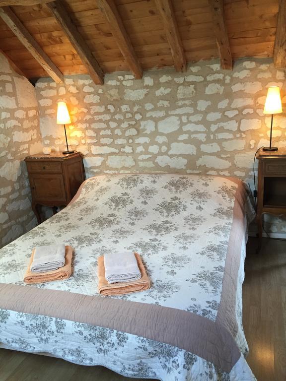 ホテル Les Caves Ambillou-Château エクステリア 写真