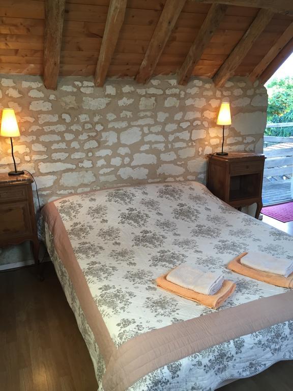 ホテル Les Caves Ambillou-Château エクステリア 写真