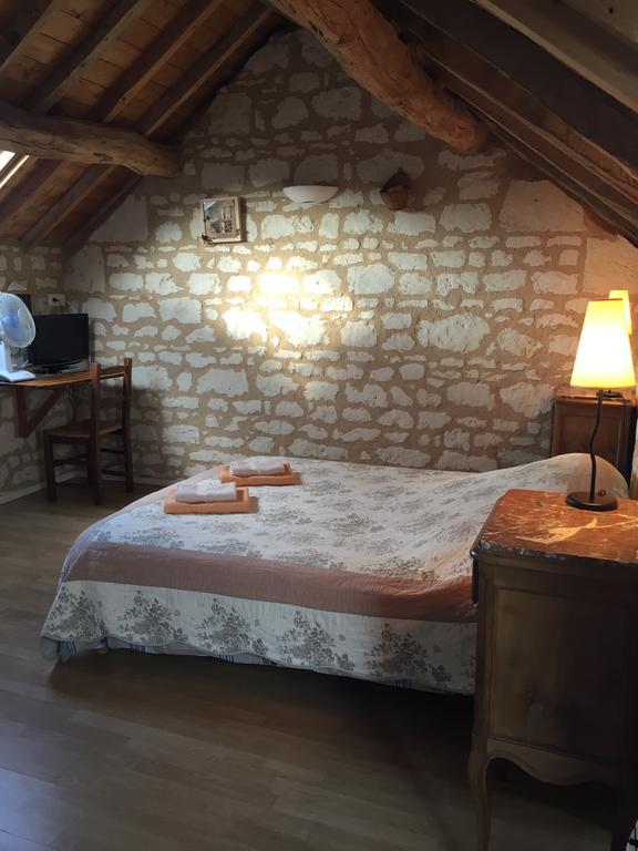 ホテル Les Caves Ambillou-Château エクステリア 写真
